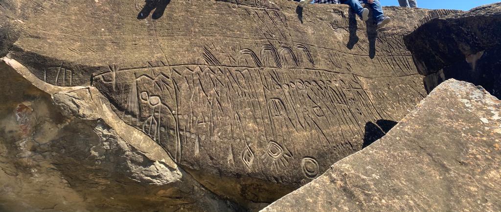 FRONTON DE PIEDRAS PINTAS