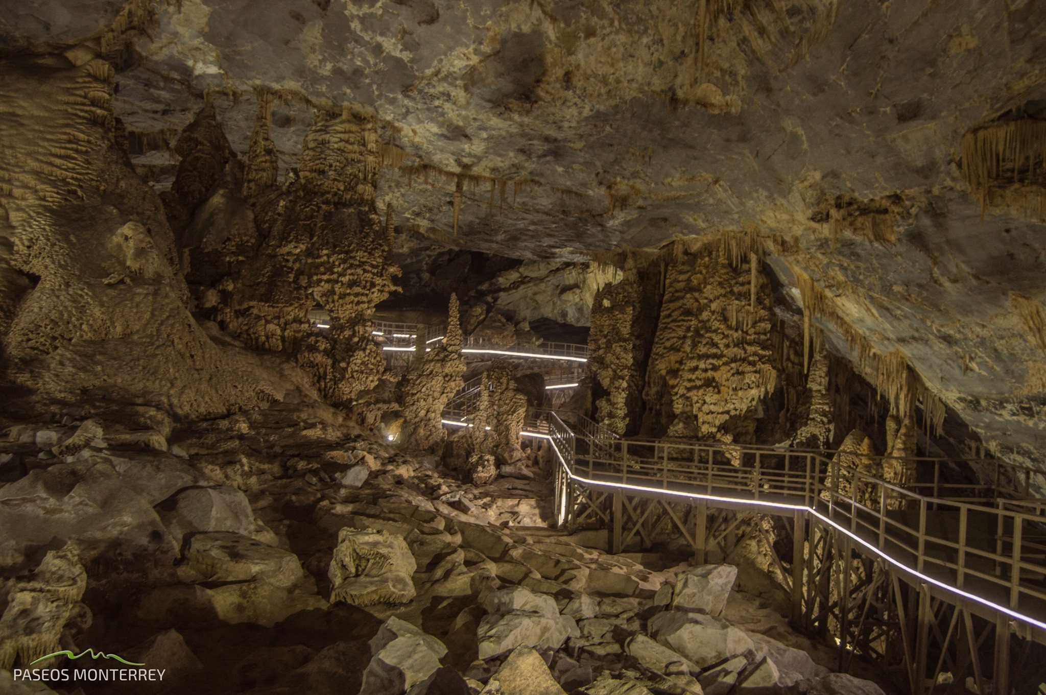 Grutas de Bustamante (Grutas del Rincón del Palmito)